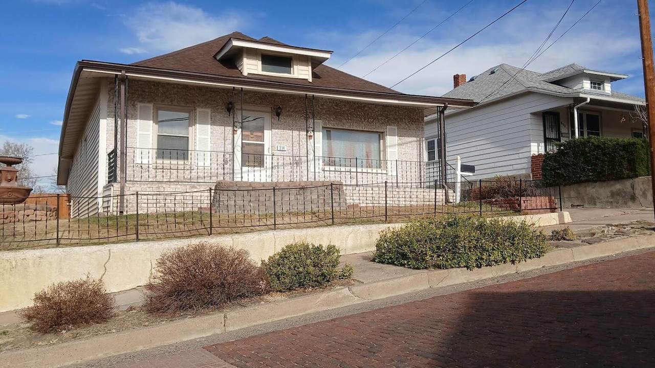 214 Oak St - Photo 1