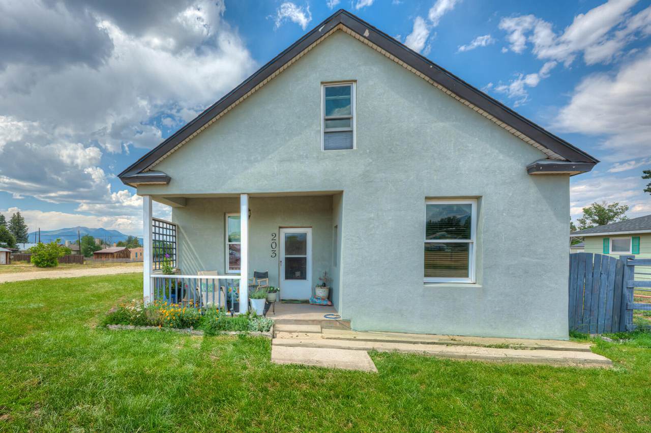 203 Field Ave - Photo 1