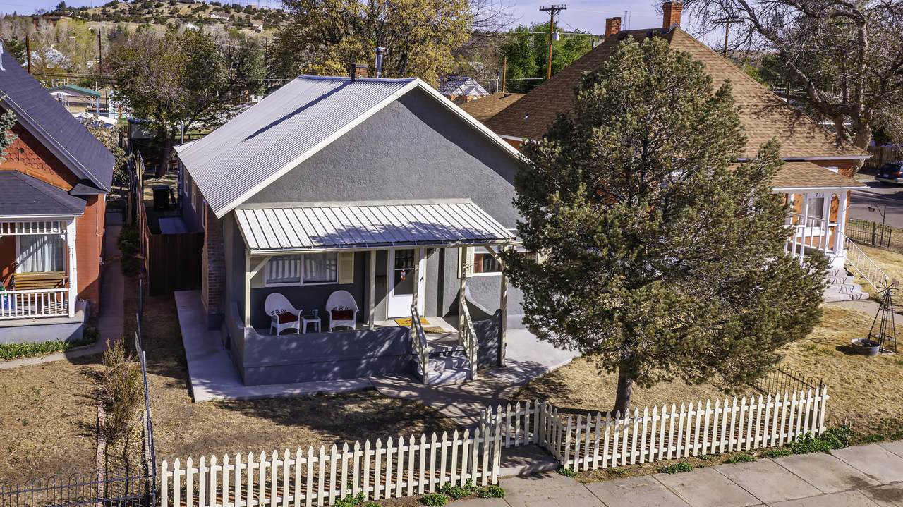 232 6th St - Photo 1