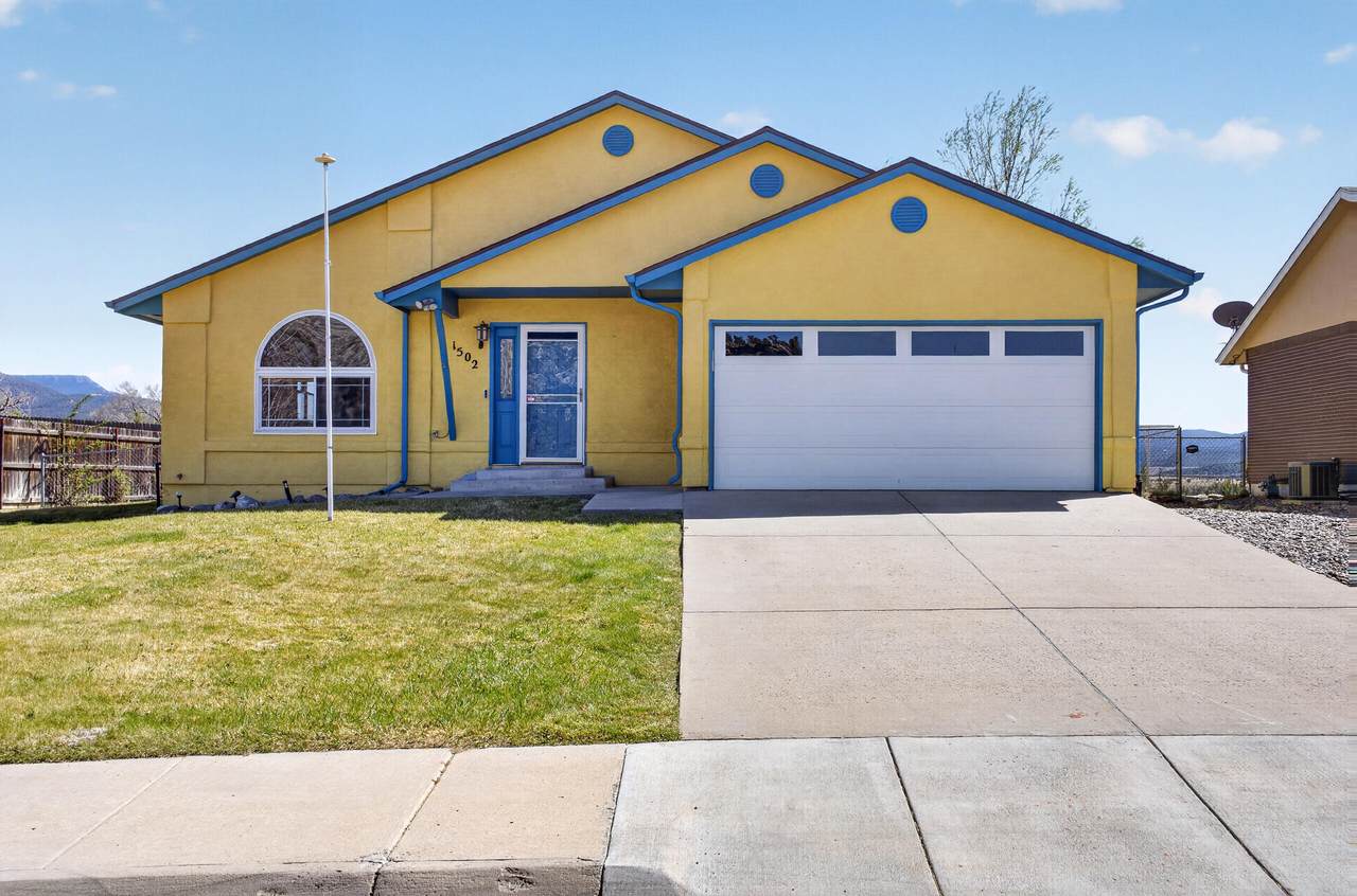 1502 Stonewall Ave - Photo 1