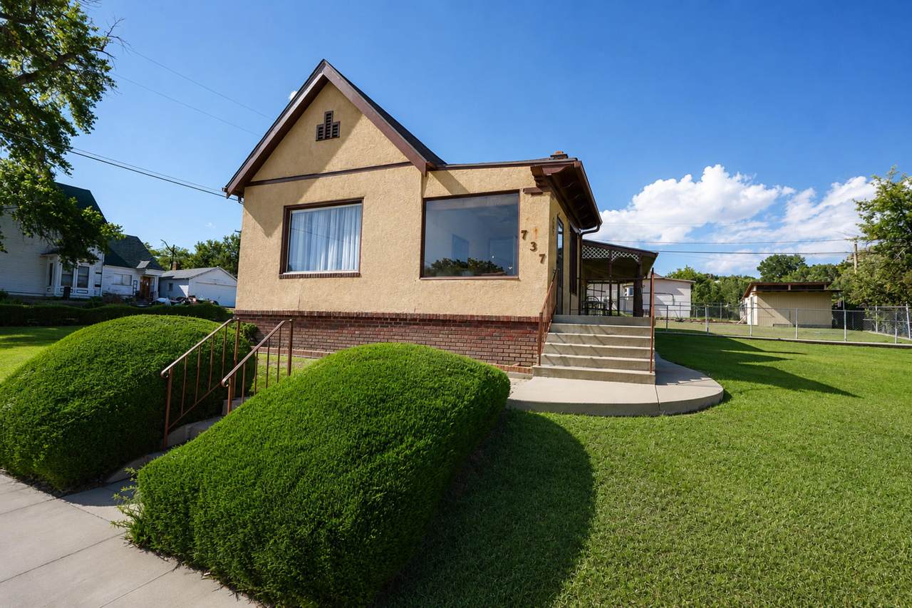 737 Baca St - Photo 1