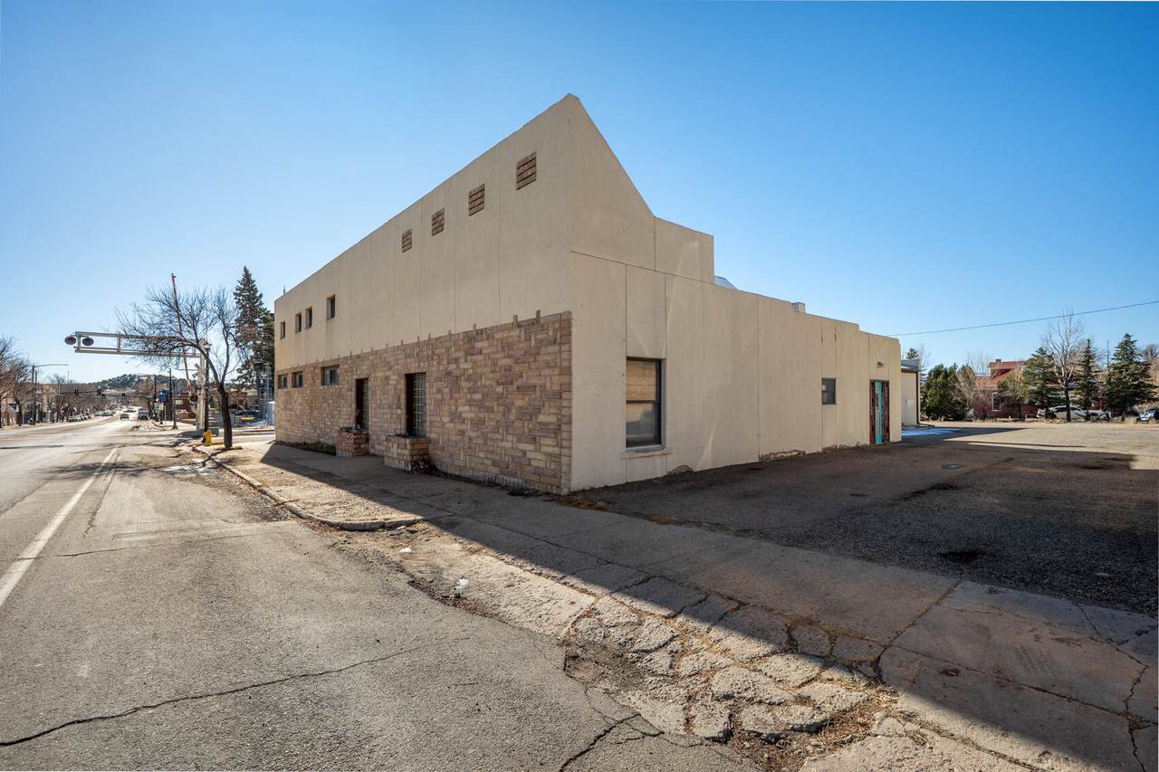 325 Main St - Photo 1
