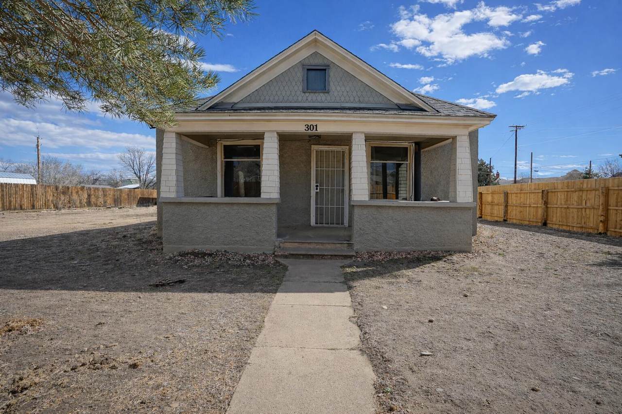 301 4th St - Photo 1