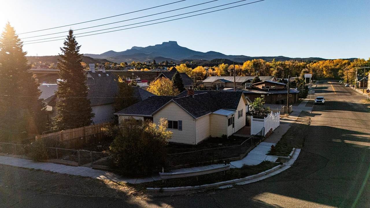 434 College St - Photo 1