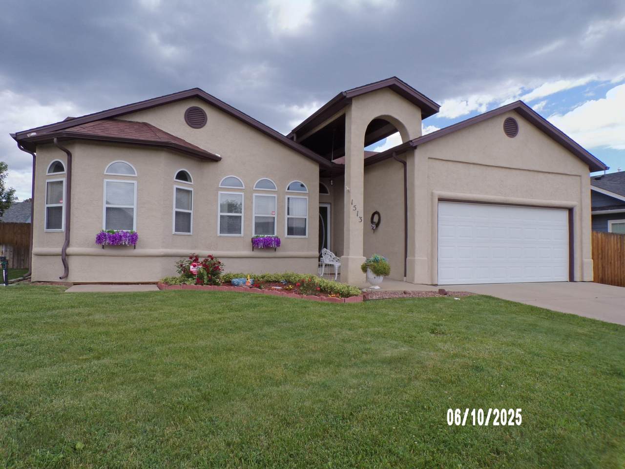 1513 Stonewall Ave - Photo 1