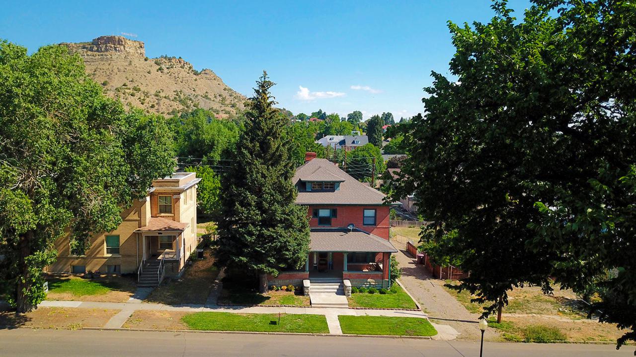 213 Colorado Ave - Photo 1