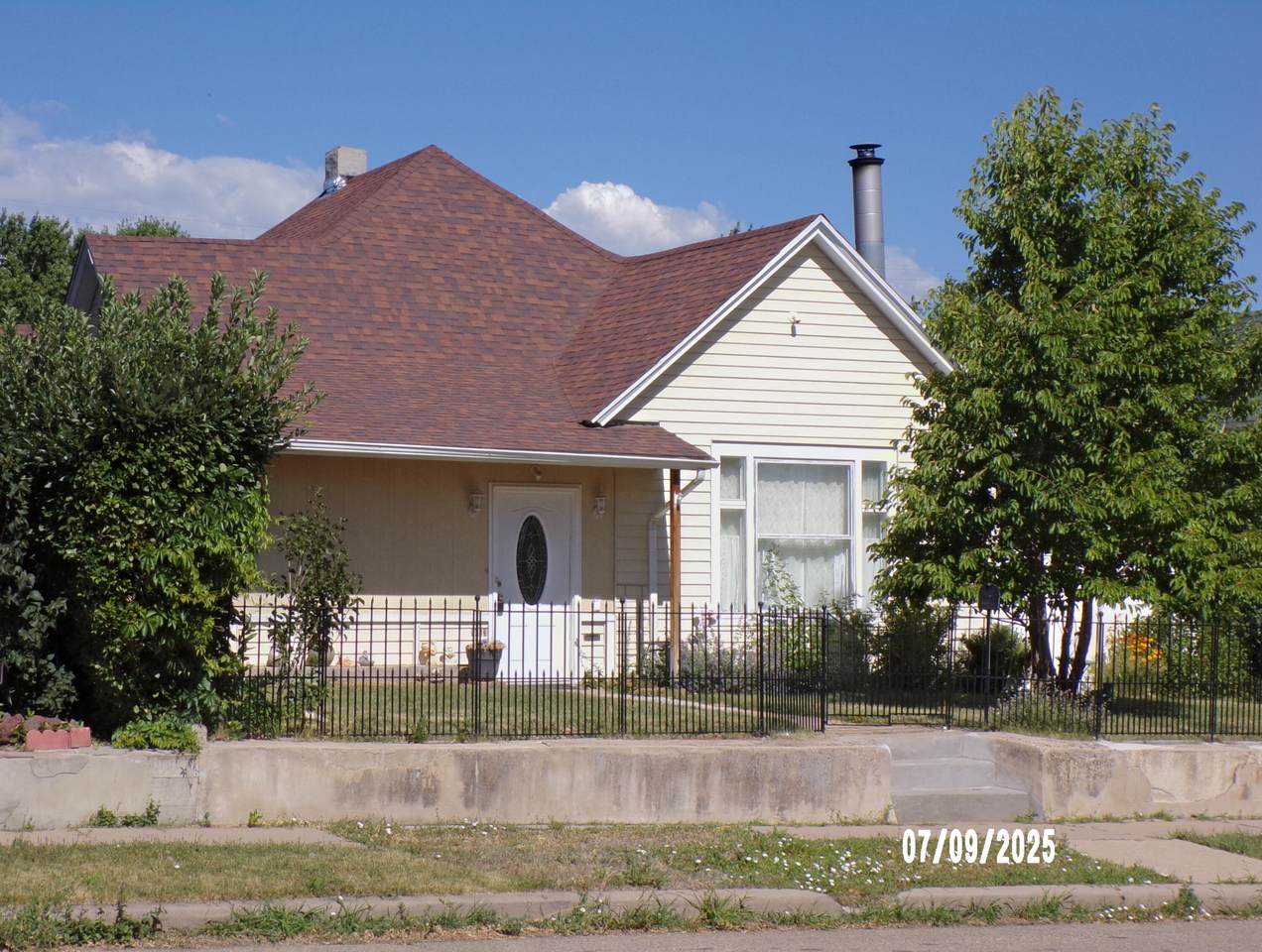 1013 Grant Ave - Photo 1