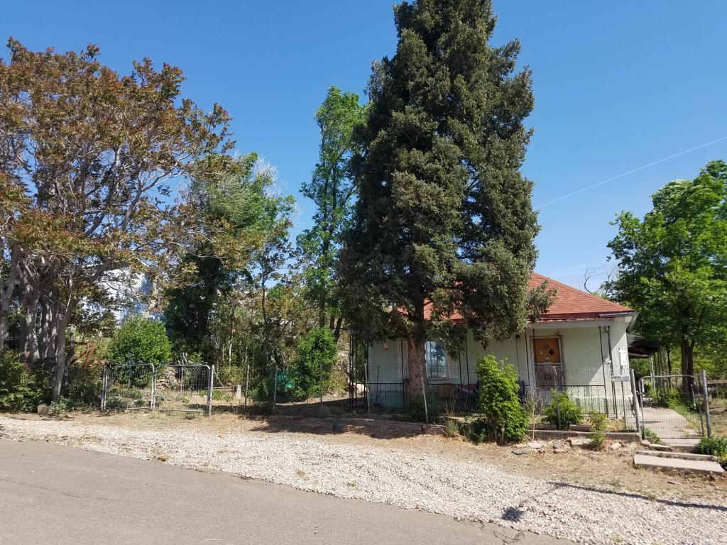 817 Smith - Photo 1