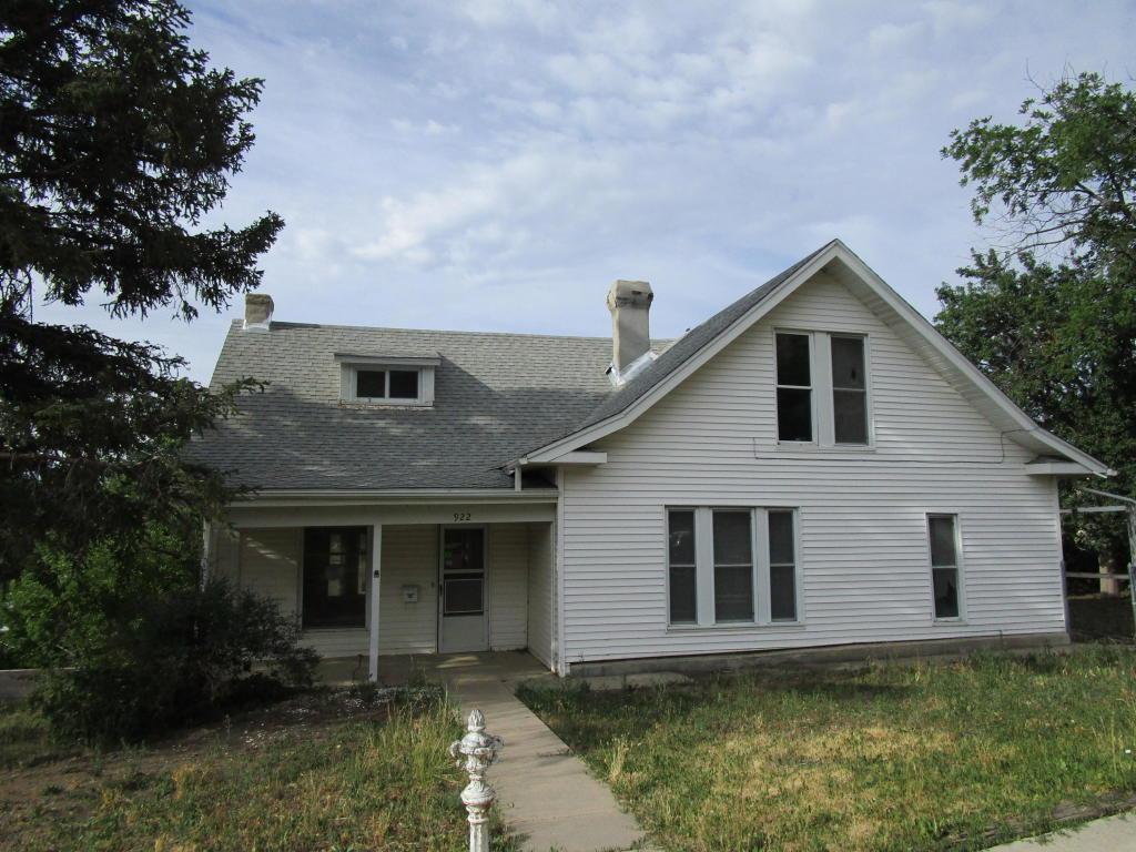 922 Park St - Photo 1
