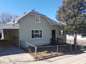 401 Spruce St - Photo 1