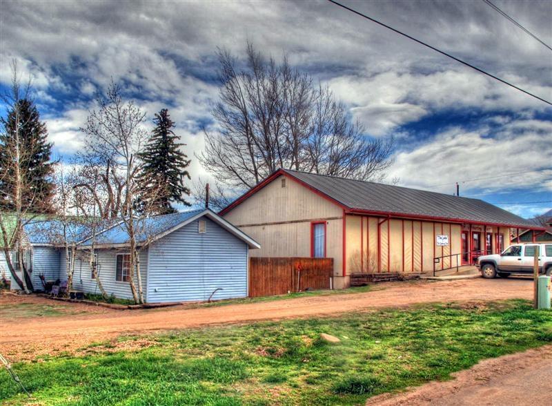 903 Oak St - Photo 1