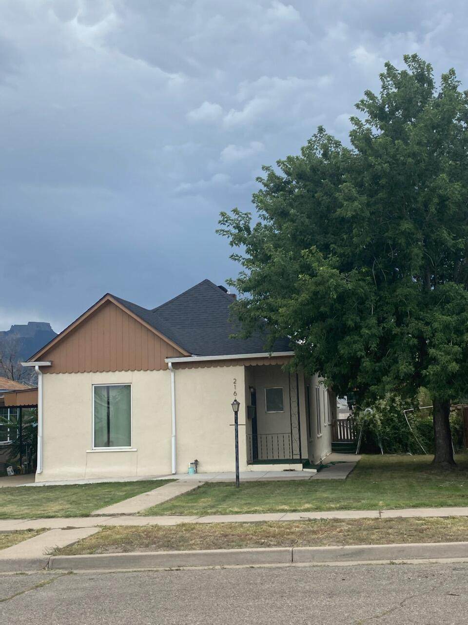 216 White Ave - Photo 1
