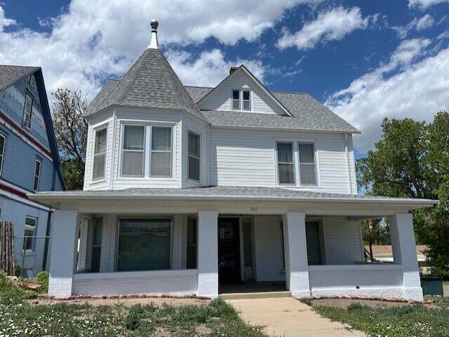 301 Colorado Ave - Photo 1