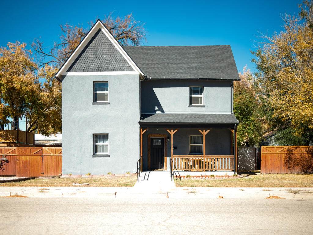 118 7th St - Photo 1