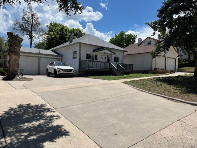 612 Kansas Ave - Photo 1