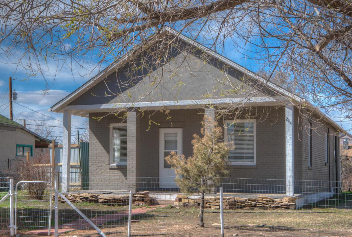 204 9th St - Photo 1