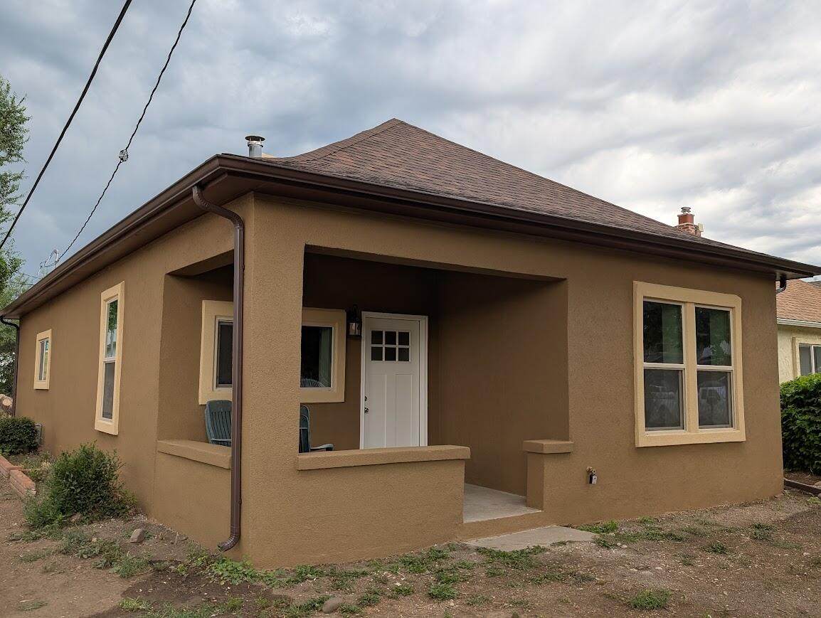 402 College St - Photo 1