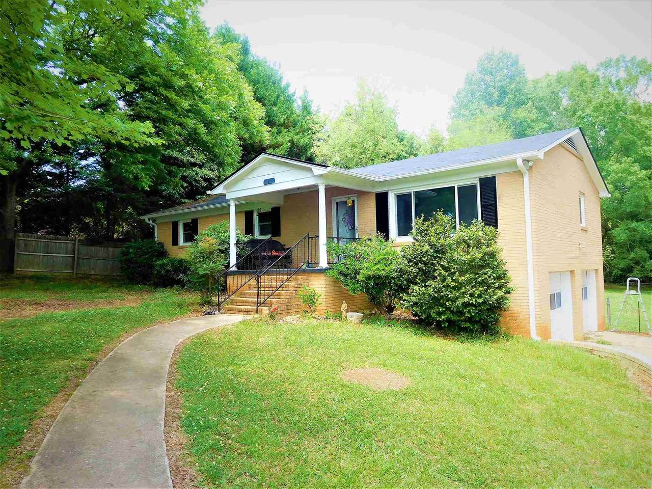 111 Country Club Drive - Photo 1