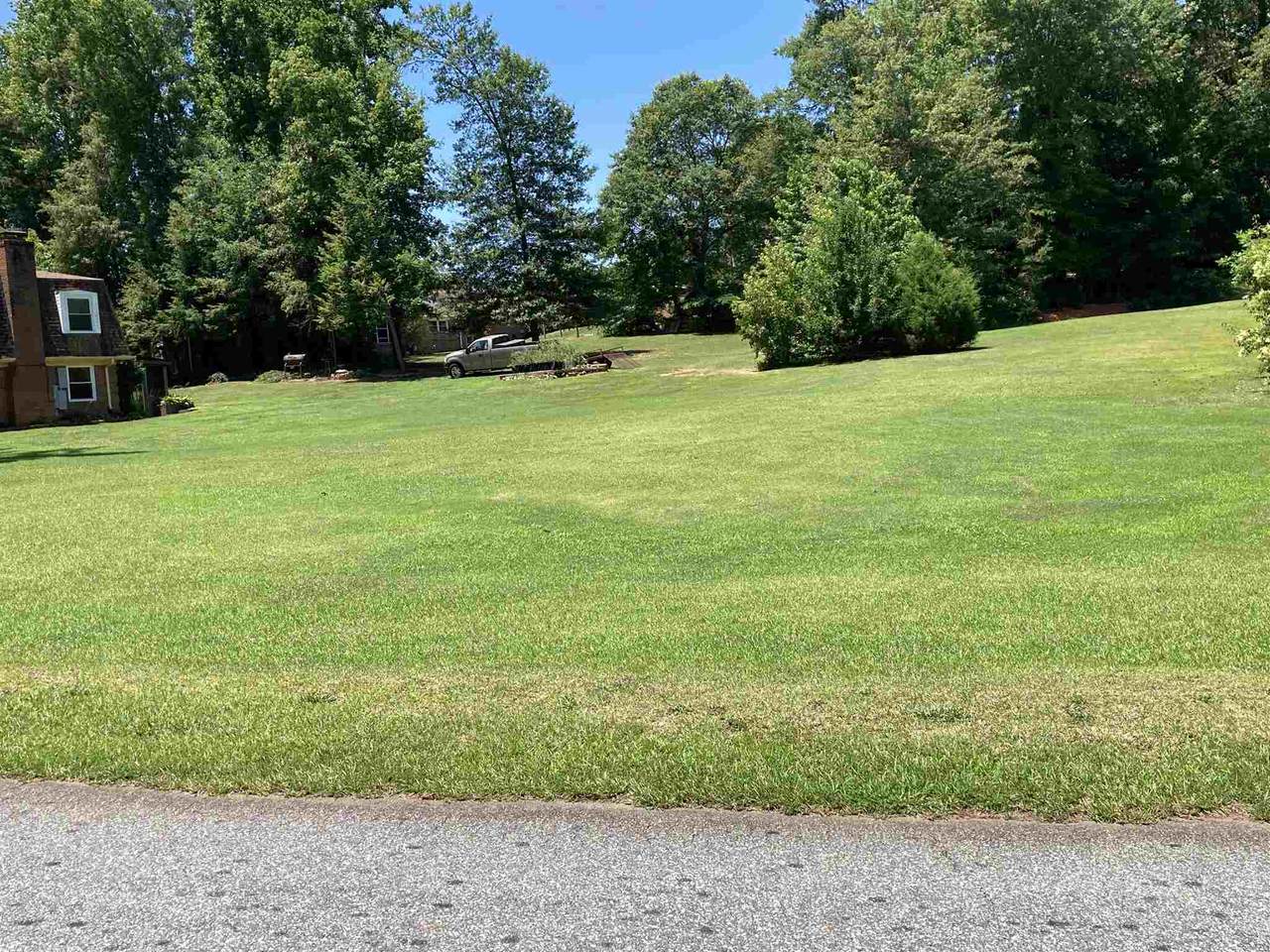 105 Rockwood Dr - Photo 1