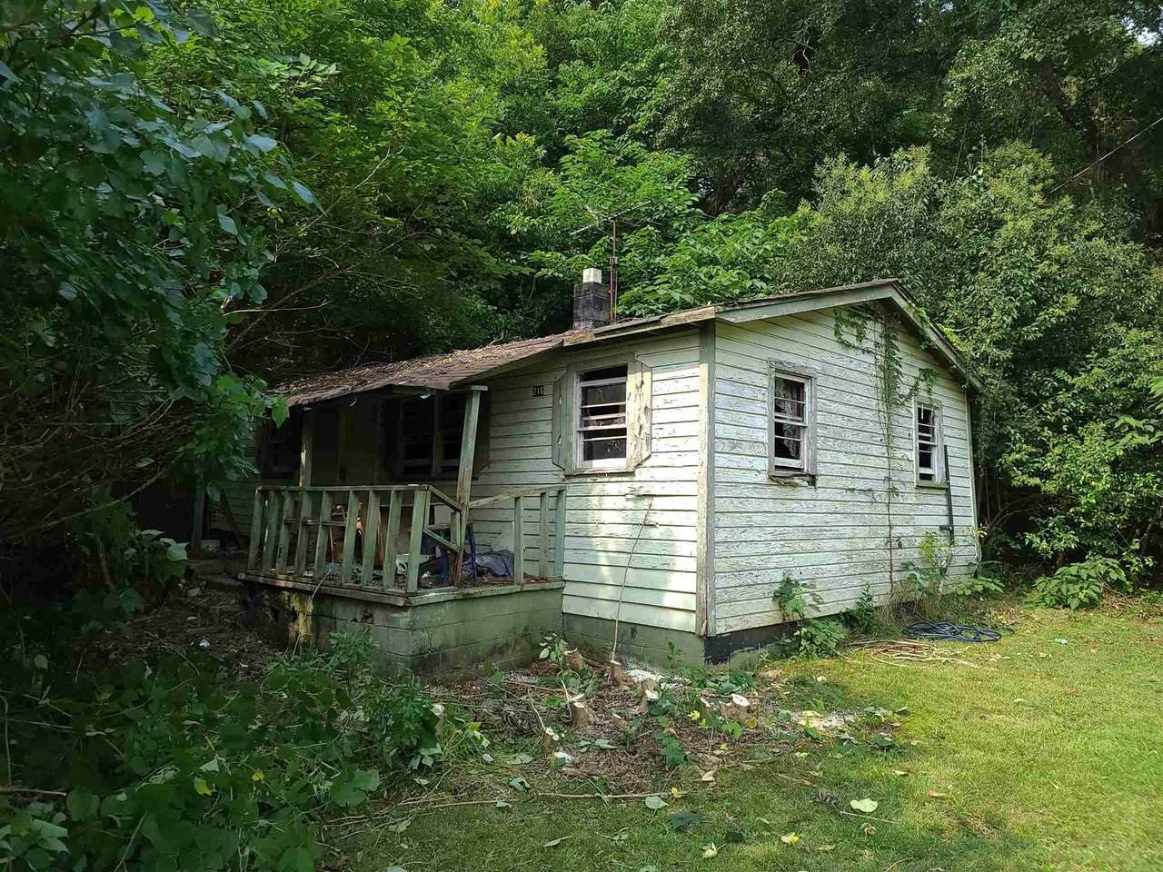 216 Leonard St - Photo 1