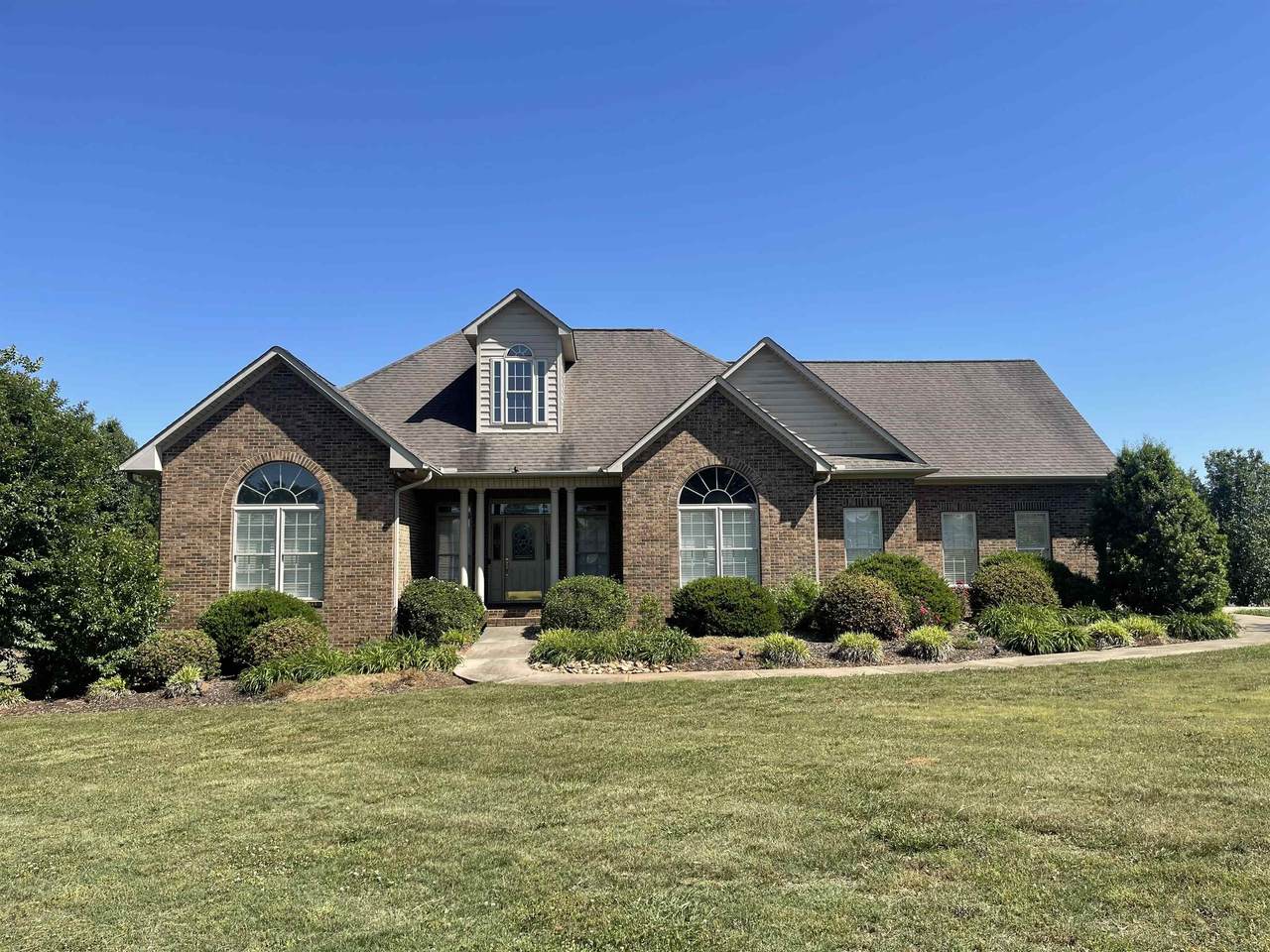 108 Lakewinds Drive - Photo 1