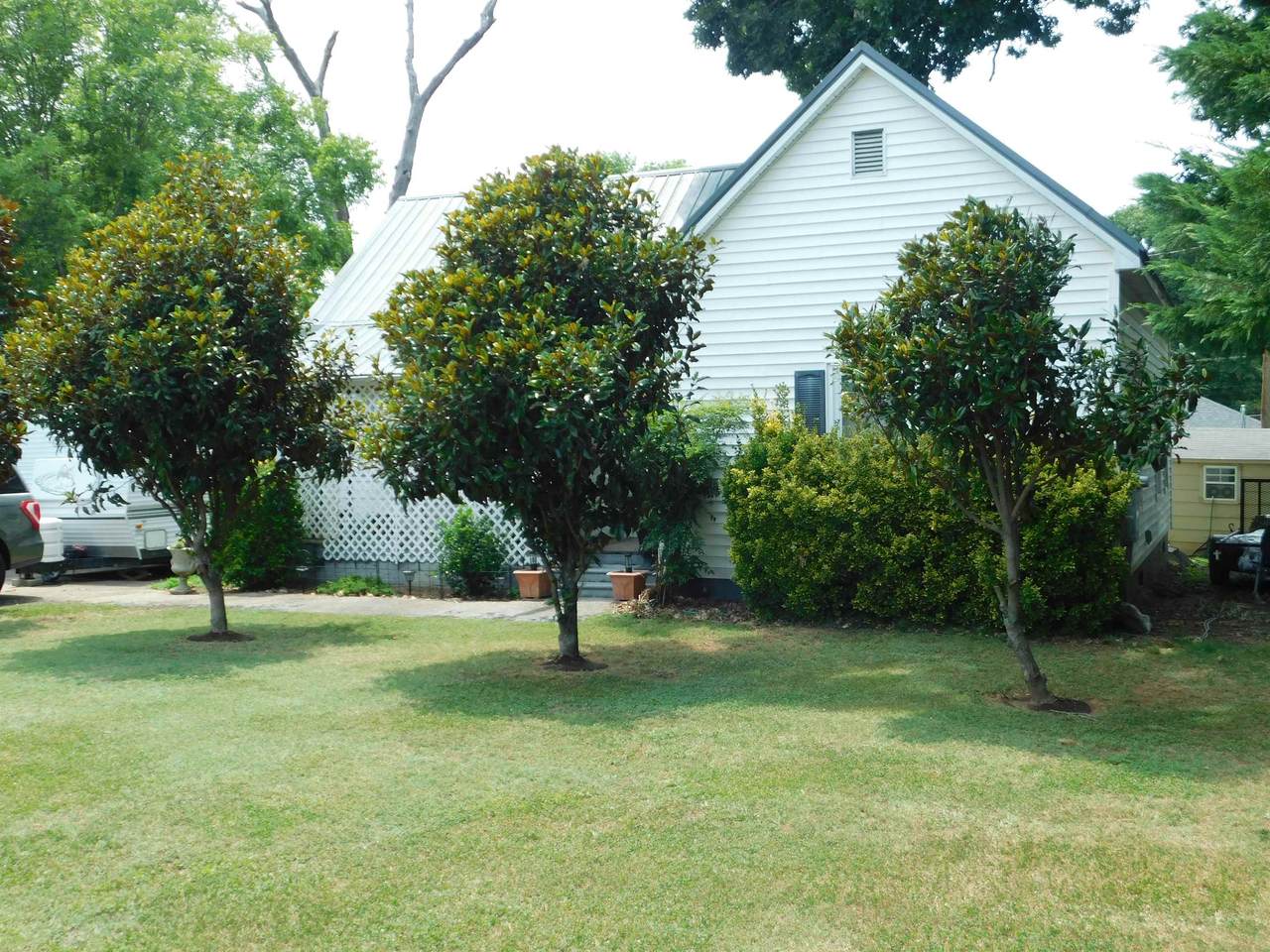 612 Georgia Ave - Photo 1