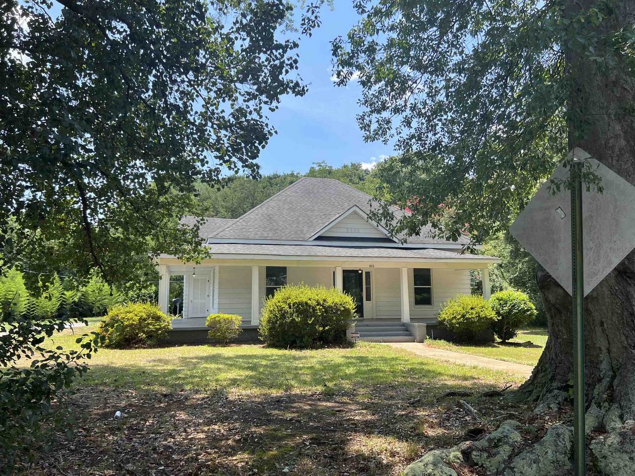 803 Saxon Ave - Photo 1