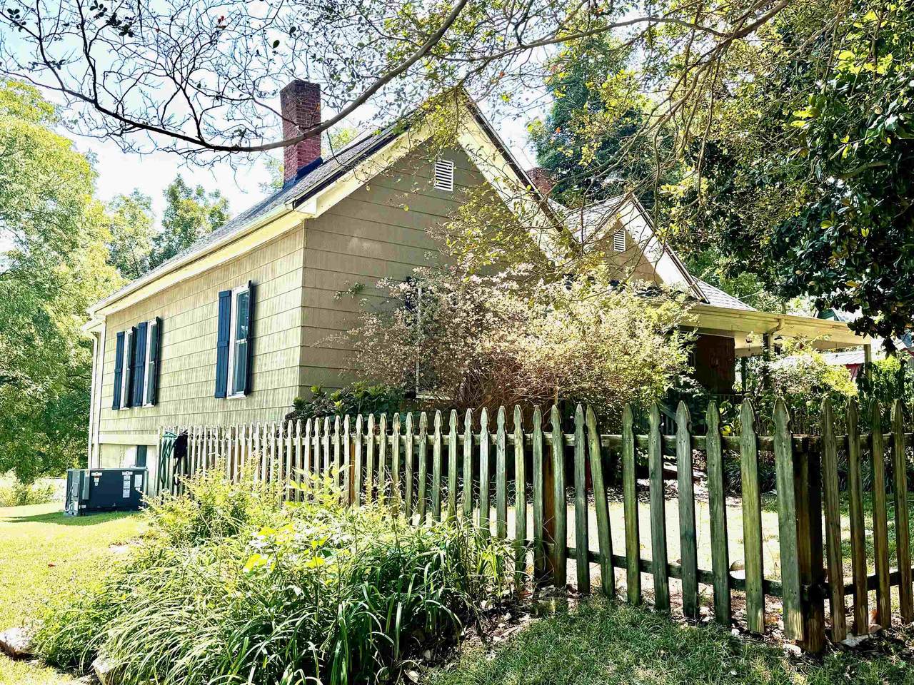 206 Greenwood Street - Photo 1