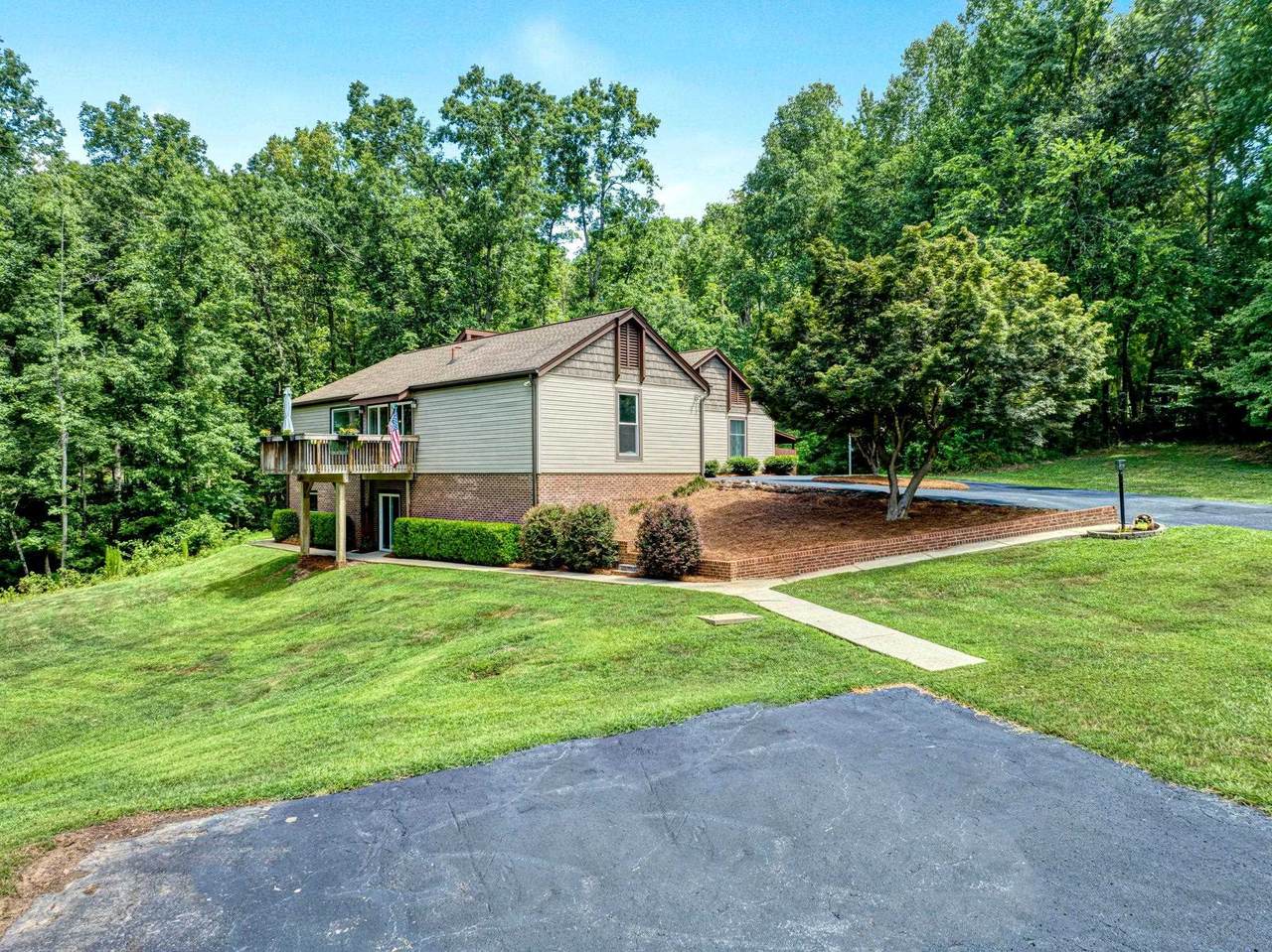 386 Valley View Drive - Photo 1