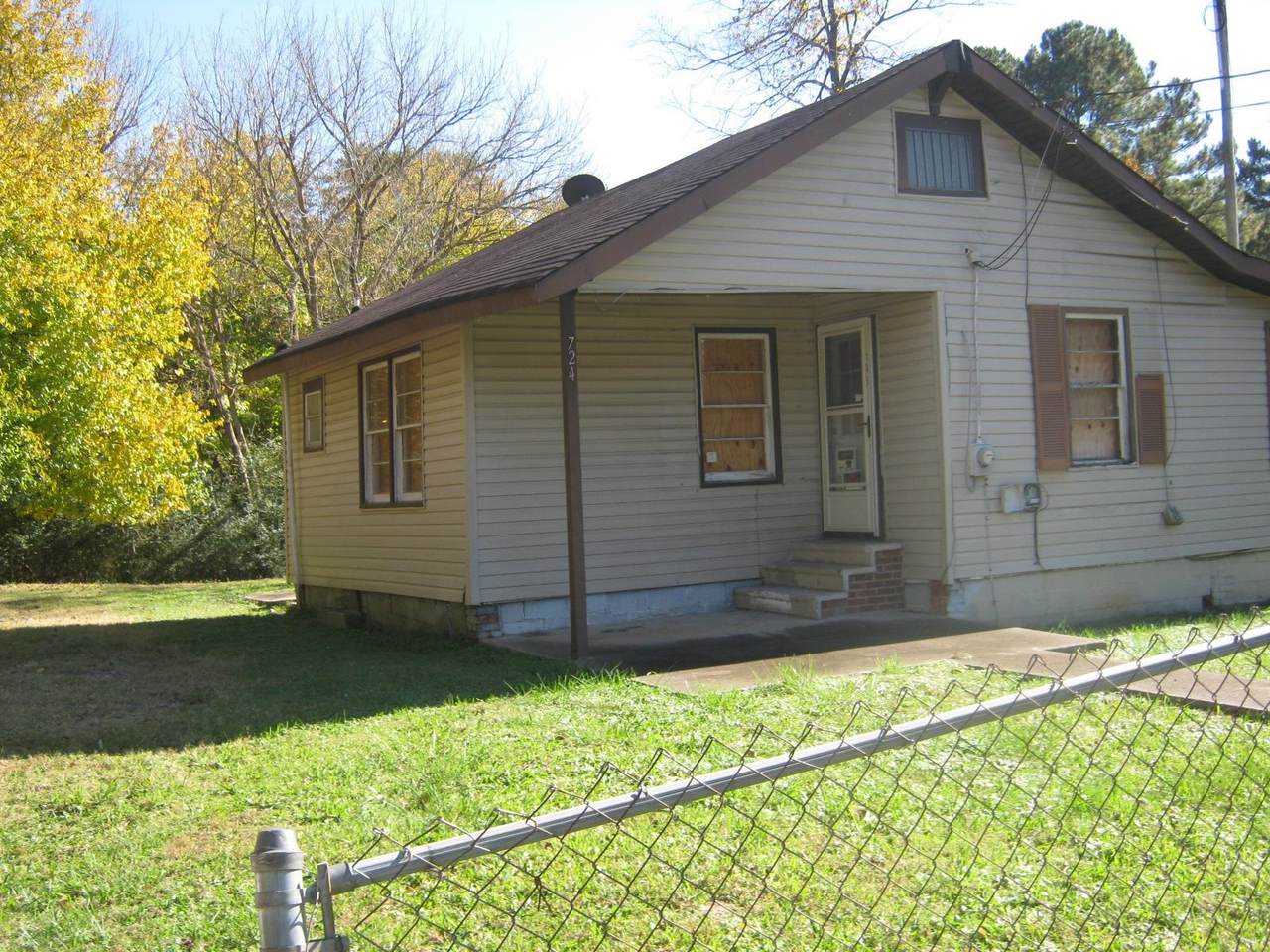 724 Ledbetter Rd - Photo 1