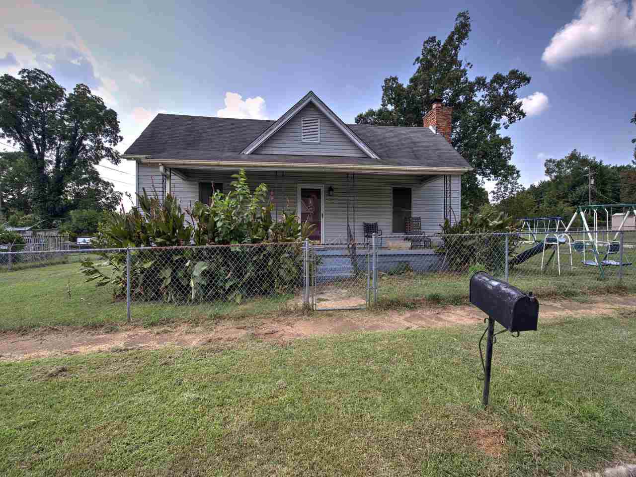 404 Wellington Street - Photo 1