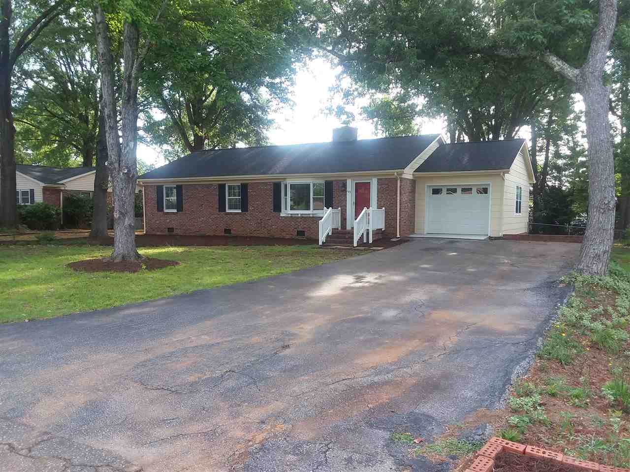109 Russell St - Photo 1