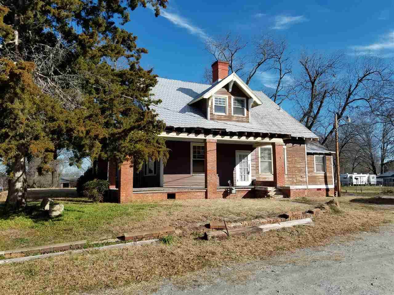 606 Broad St. - Photo 1