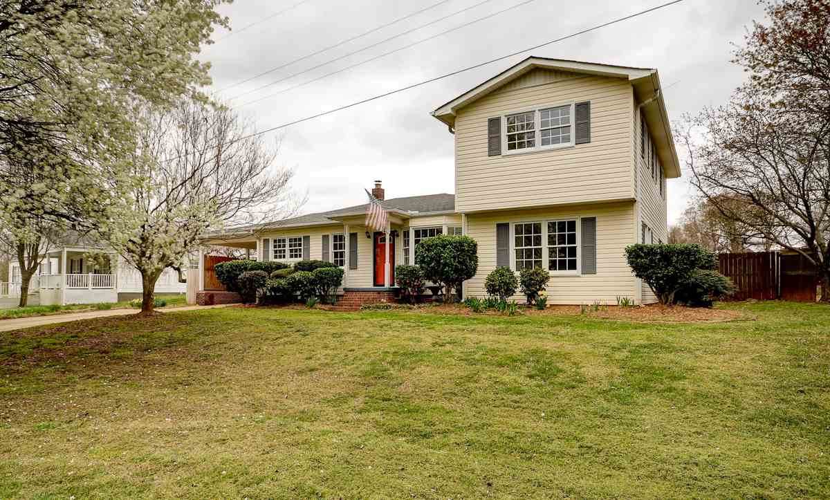 1008 Hampton Rd - Photo 1