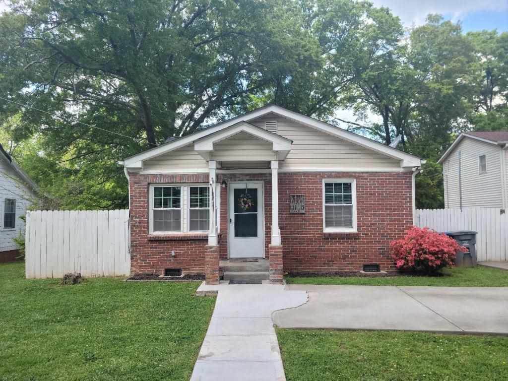 512 Heywood Avenue - Photo 1