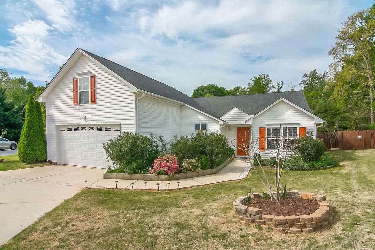 724 Thornbird Cir - Photo 1