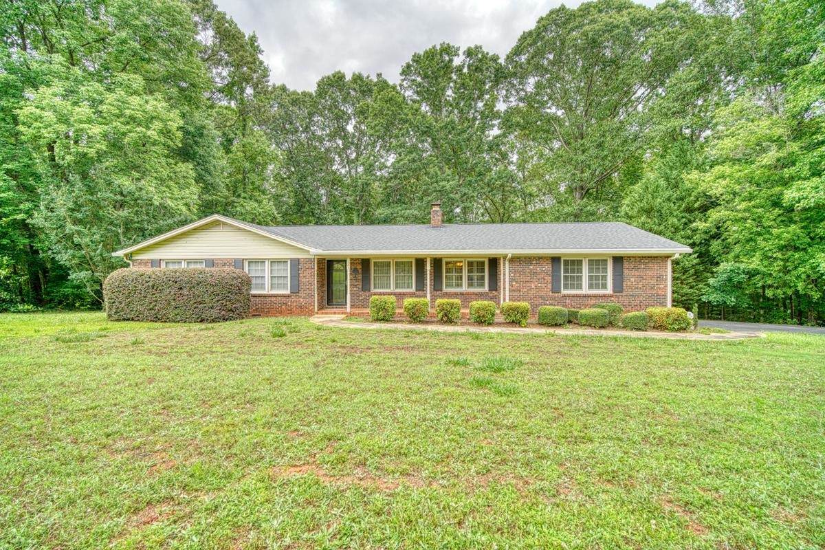 123 Pinewood Drive - Photo 1