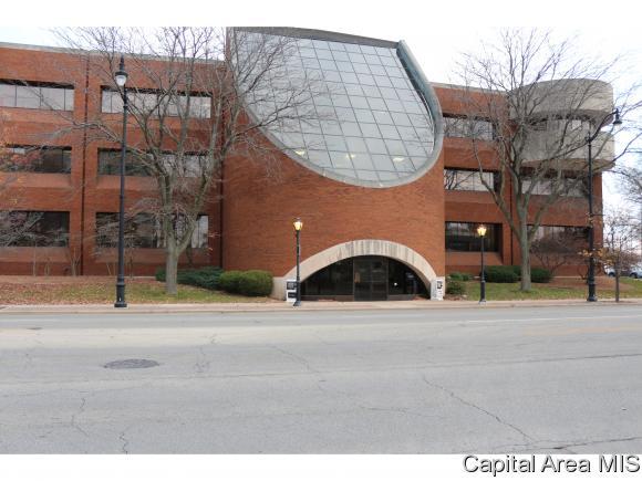 915 Capitol Ave - Photo 1