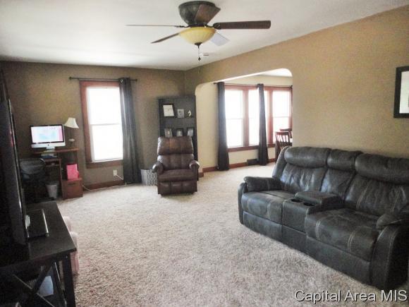 603 Poplar St - Photo 1