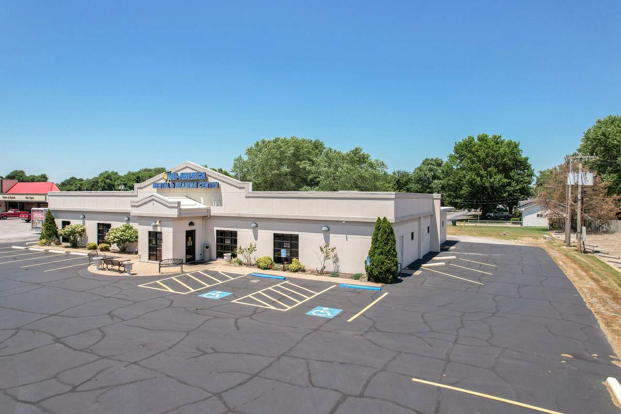 560 Mt Vernon Boulevard - Photo 1