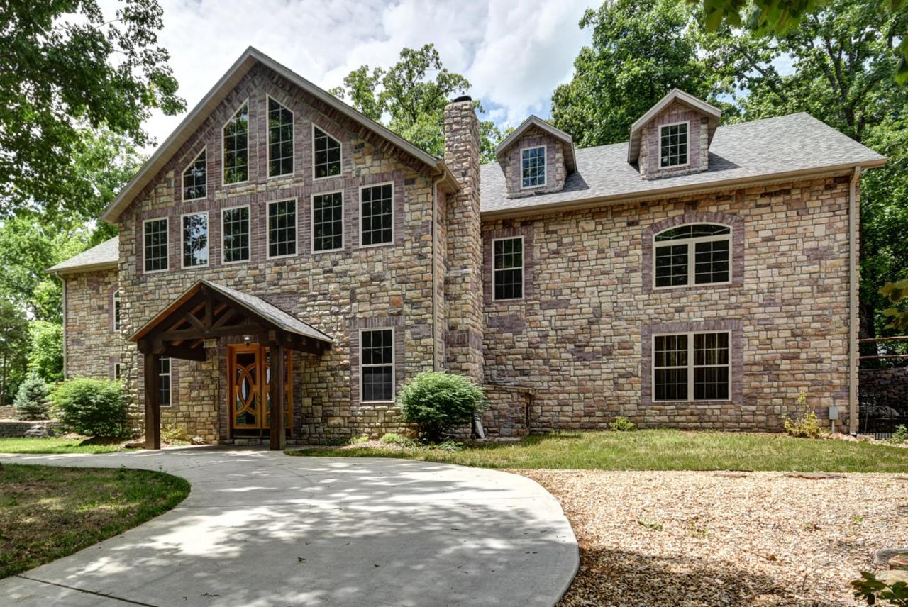 301 Estate Drive - Photo 1