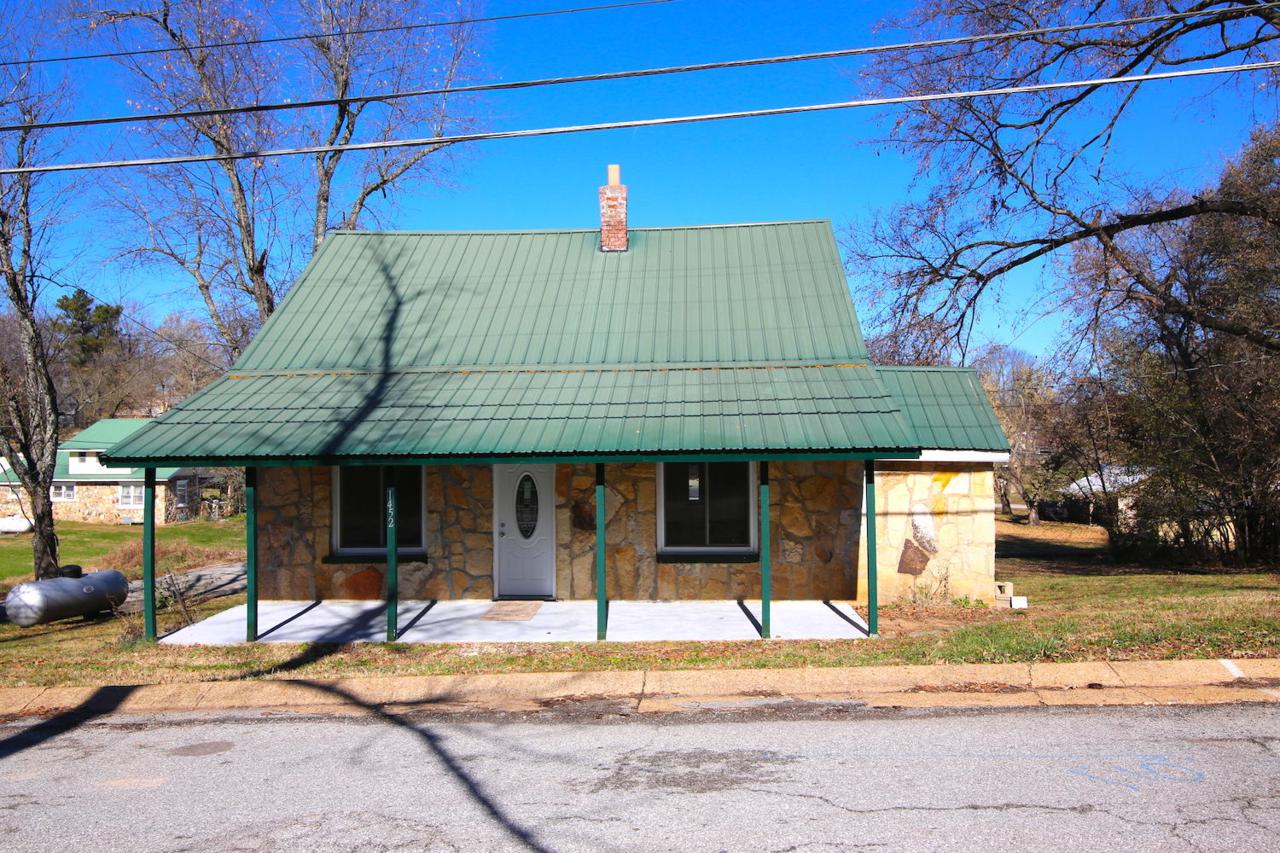 1452 Green Street - Photo 1