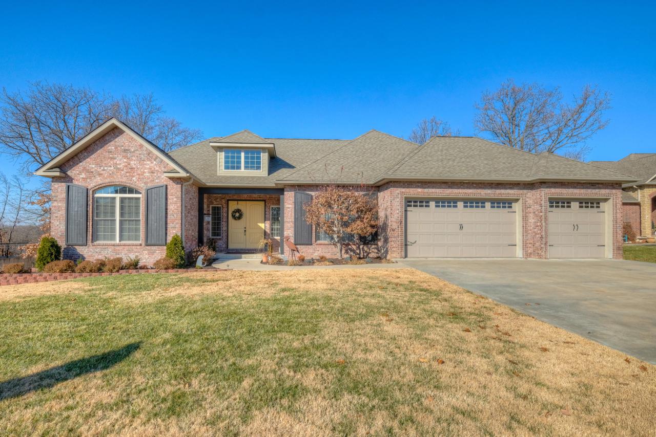 2725 Summit Drive - Photo 1
