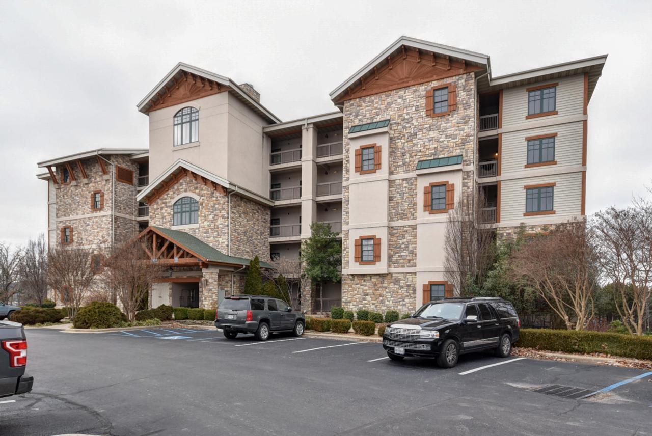 250 Lakewood Drive - Photo 1