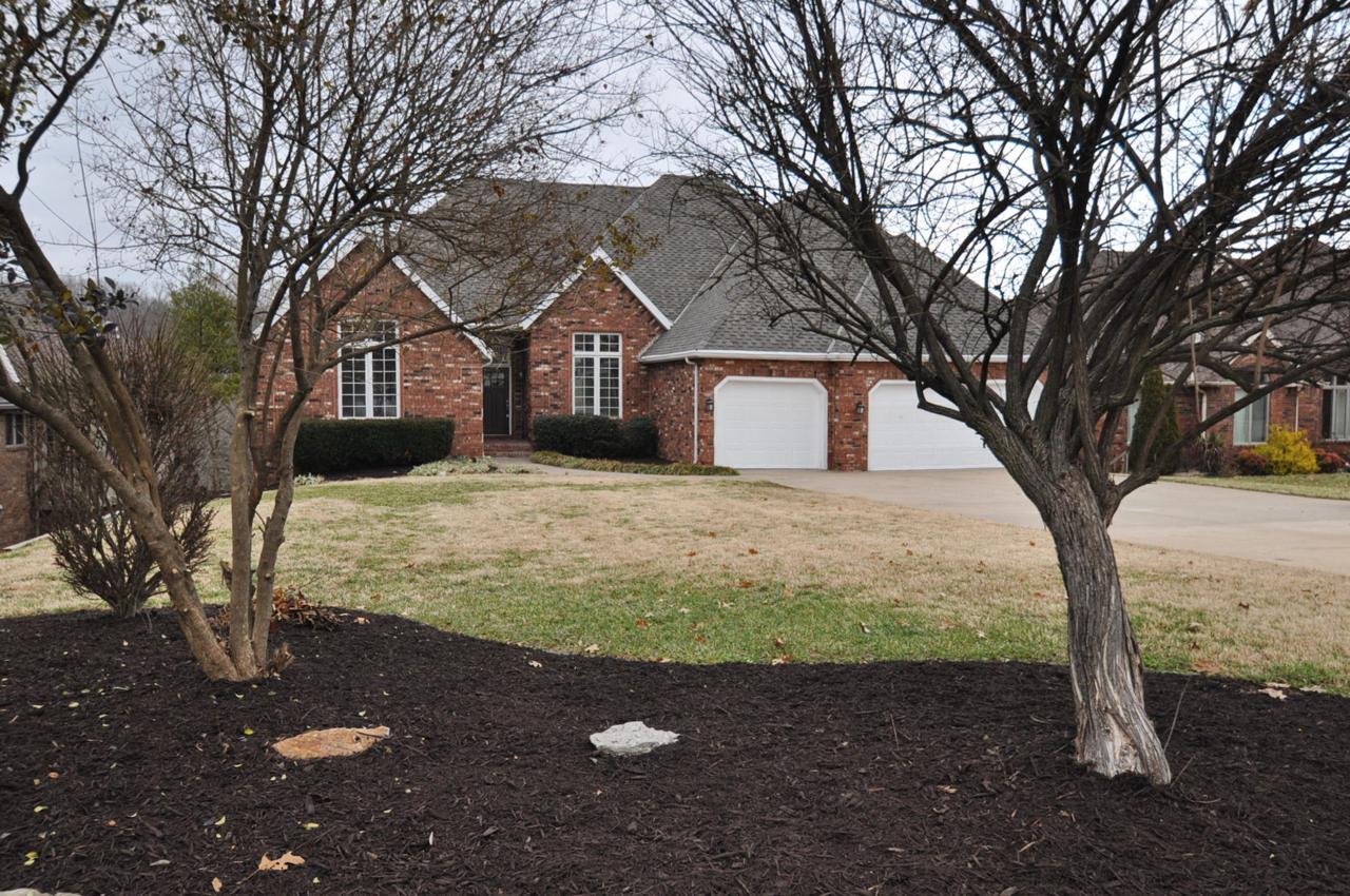 4900 Bellhurst Avenue - Photo 1