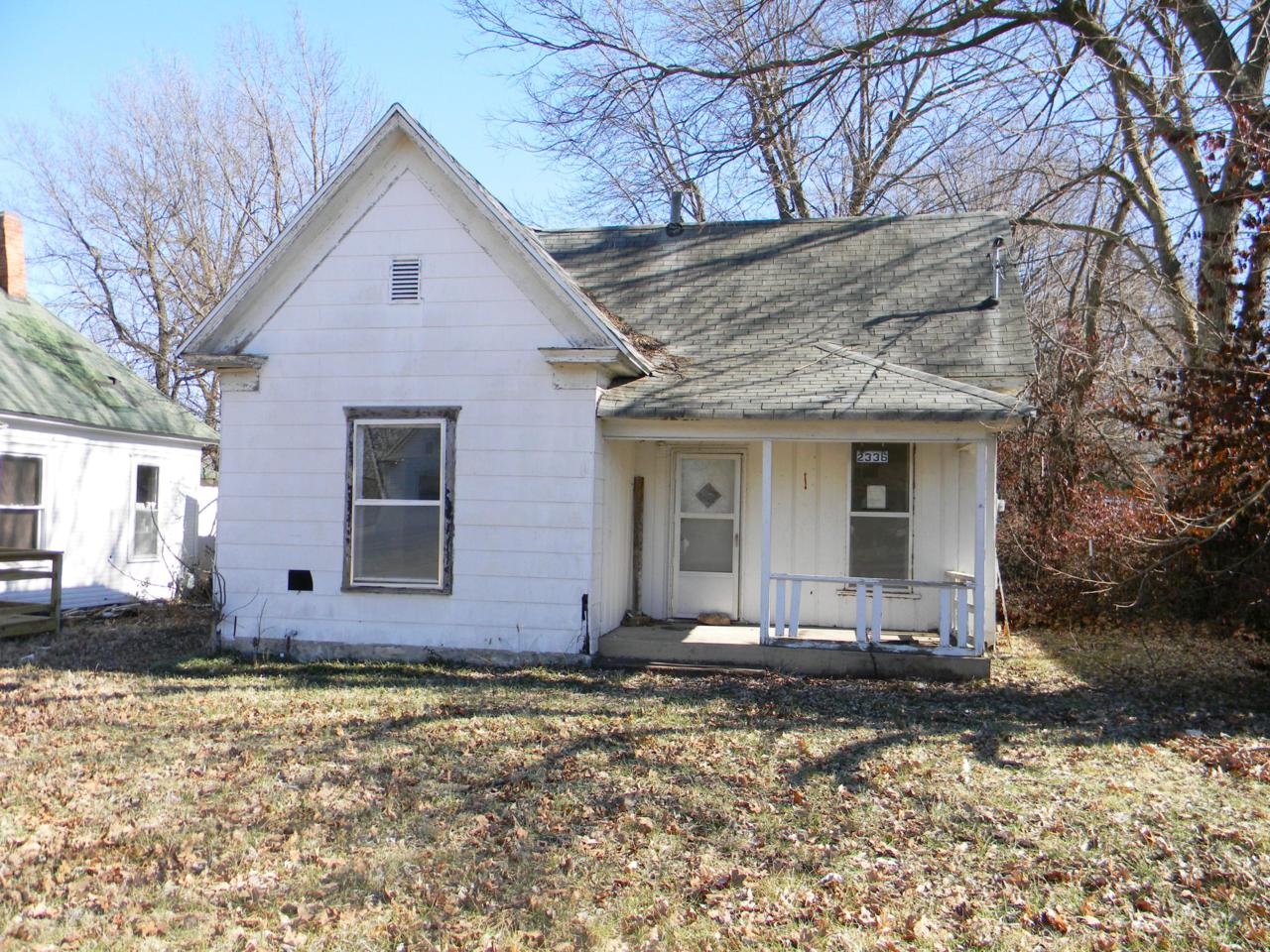 2336 Kellett Avenue - Photo 1
