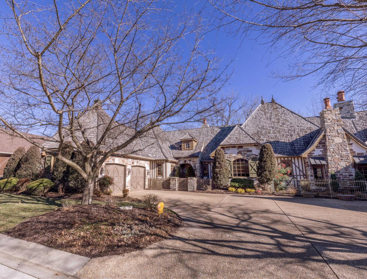 6328 Creeksedge Drive - Photo 1