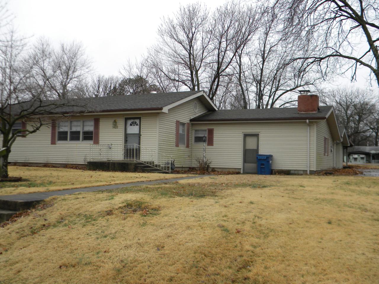 1423 Robertson Avenue - Photo 1
