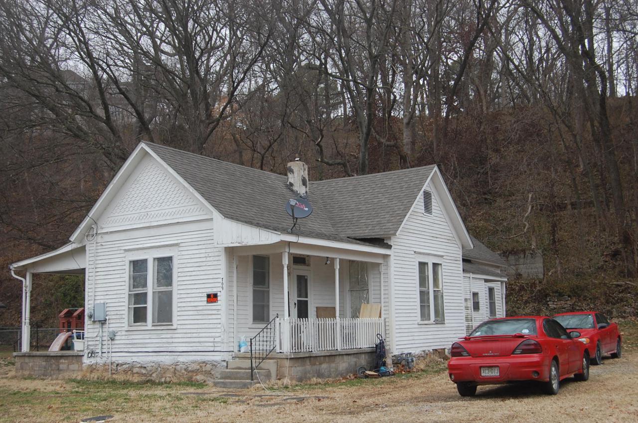 709 Mill Street - Photo 1