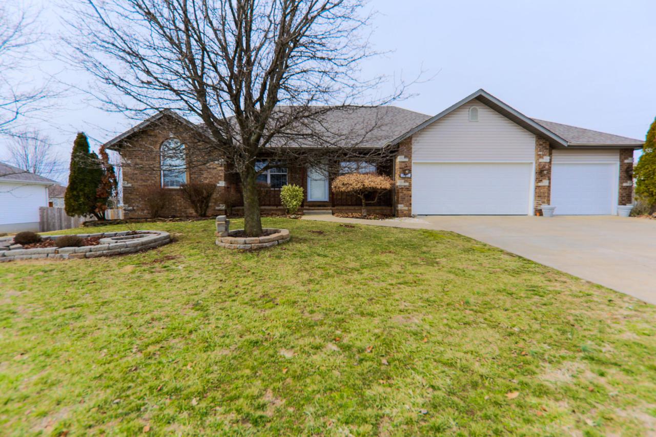 709 Berry Lane - Photo 1